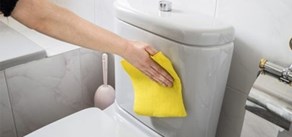 ترفندهای ساده برای تمیز کردن فلاش تانک و رفع بوی بد