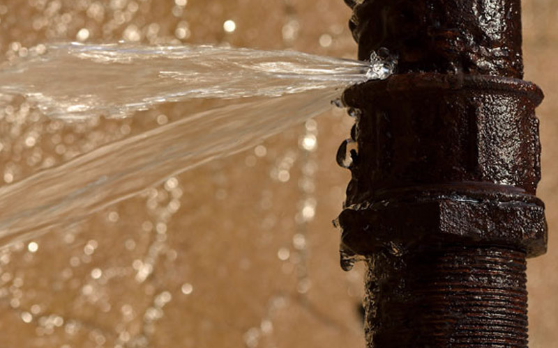 نشتی از اتصالات لوله ها نشتی از اتصالات لوله ها